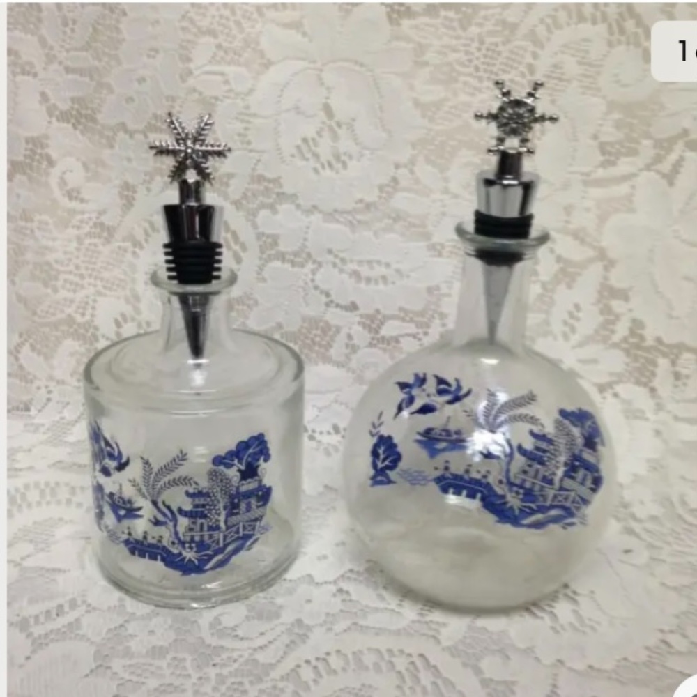 Blue Willow Oil and Vinegar Set 7in x 5in; 8in x 4.5in